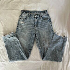 AMERICAN EAGLE straight leg distressed mom jeans